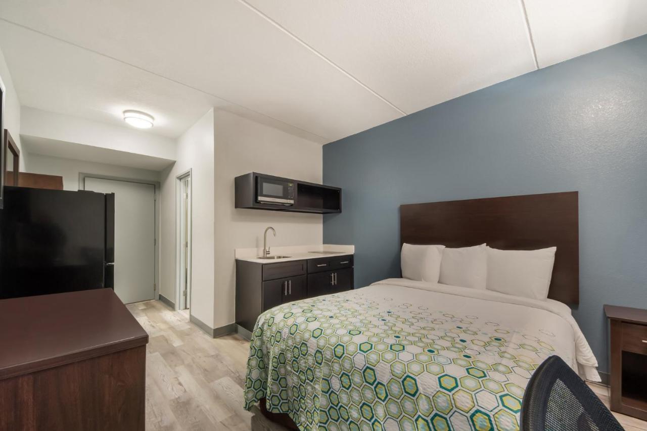 Hometowne Studios By Red Roof San Antonio - Seaworld Northwest 외부 사진
