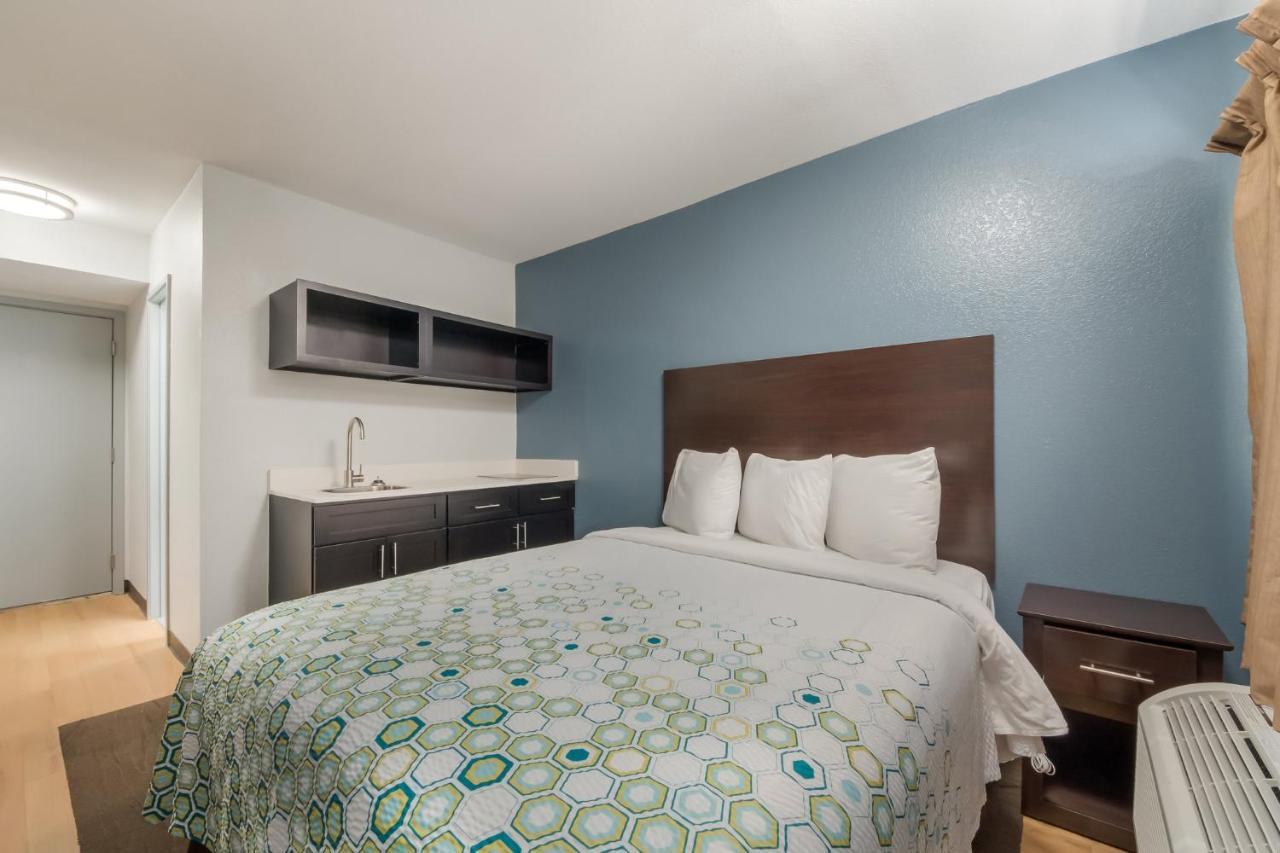 Hometowne Studios By Red Roof San Antonio - Seaworld Northwest 외부 사진