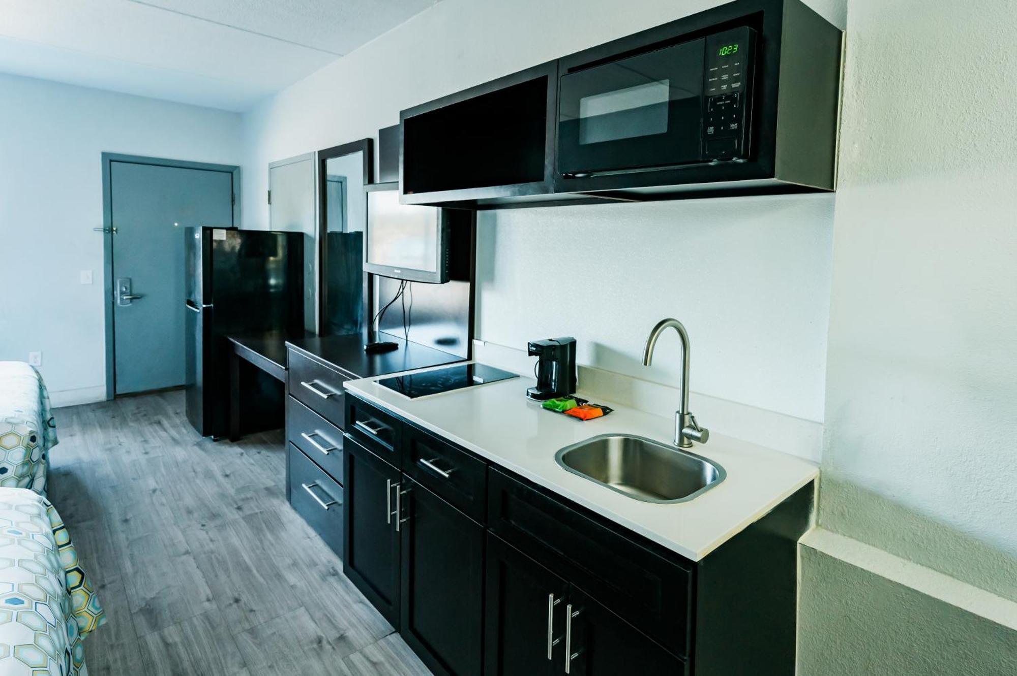Hometowne Studios By Red Roof San Antonio - Seaworld Northwest 외부 사진