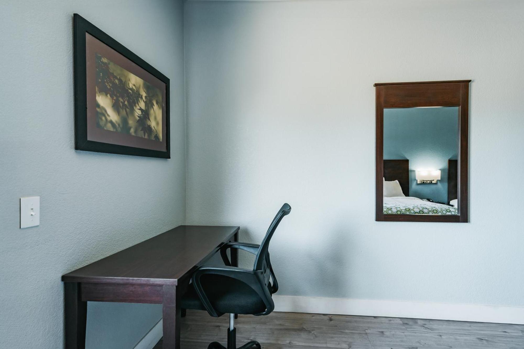Hometowne Studios By Red Roof San Antonio - Seaworld Northwest 외부 사진