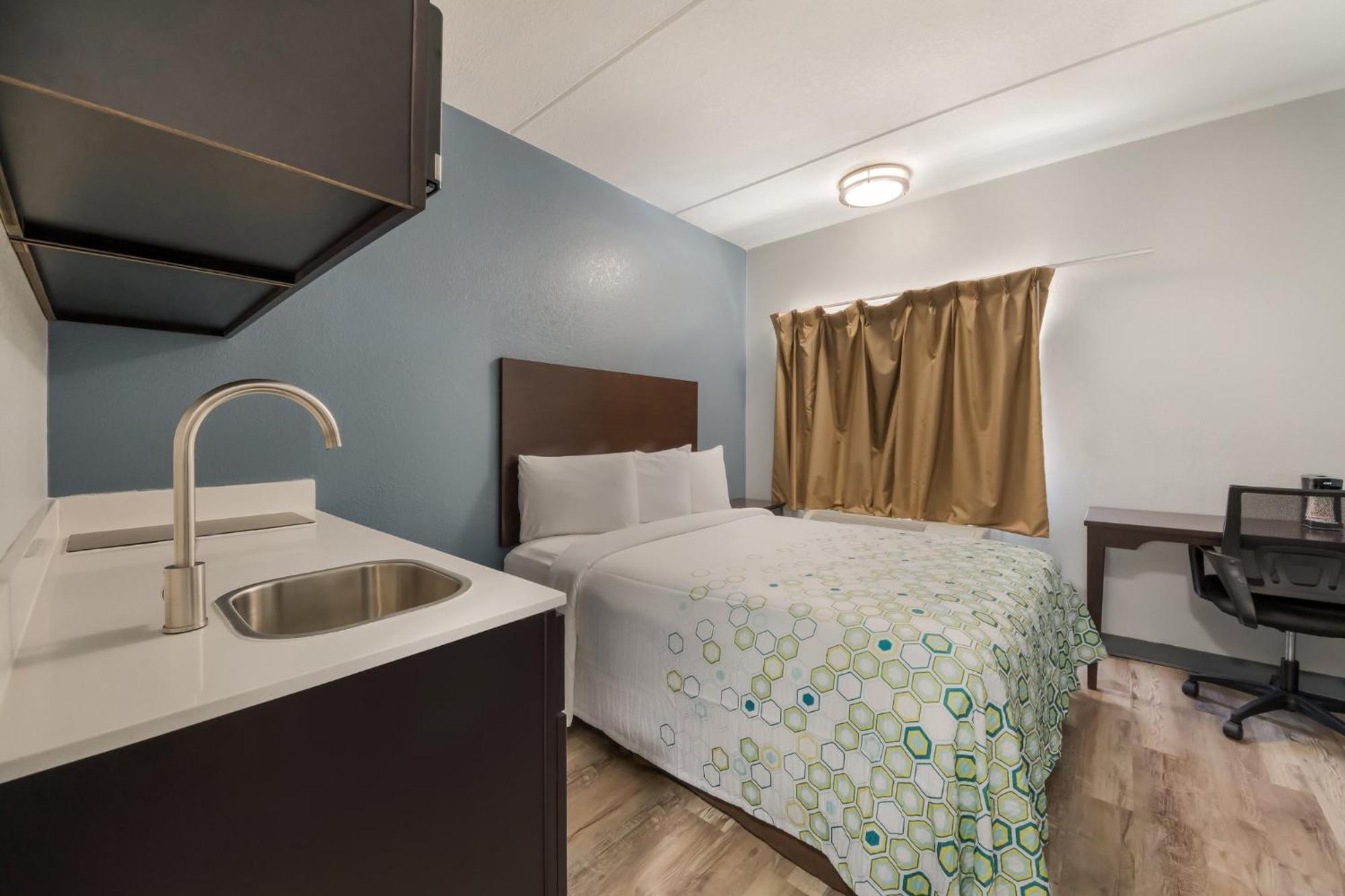 Hometowne Studios By Red Roof San Antonio - Seaworld Northwest 외부 사진